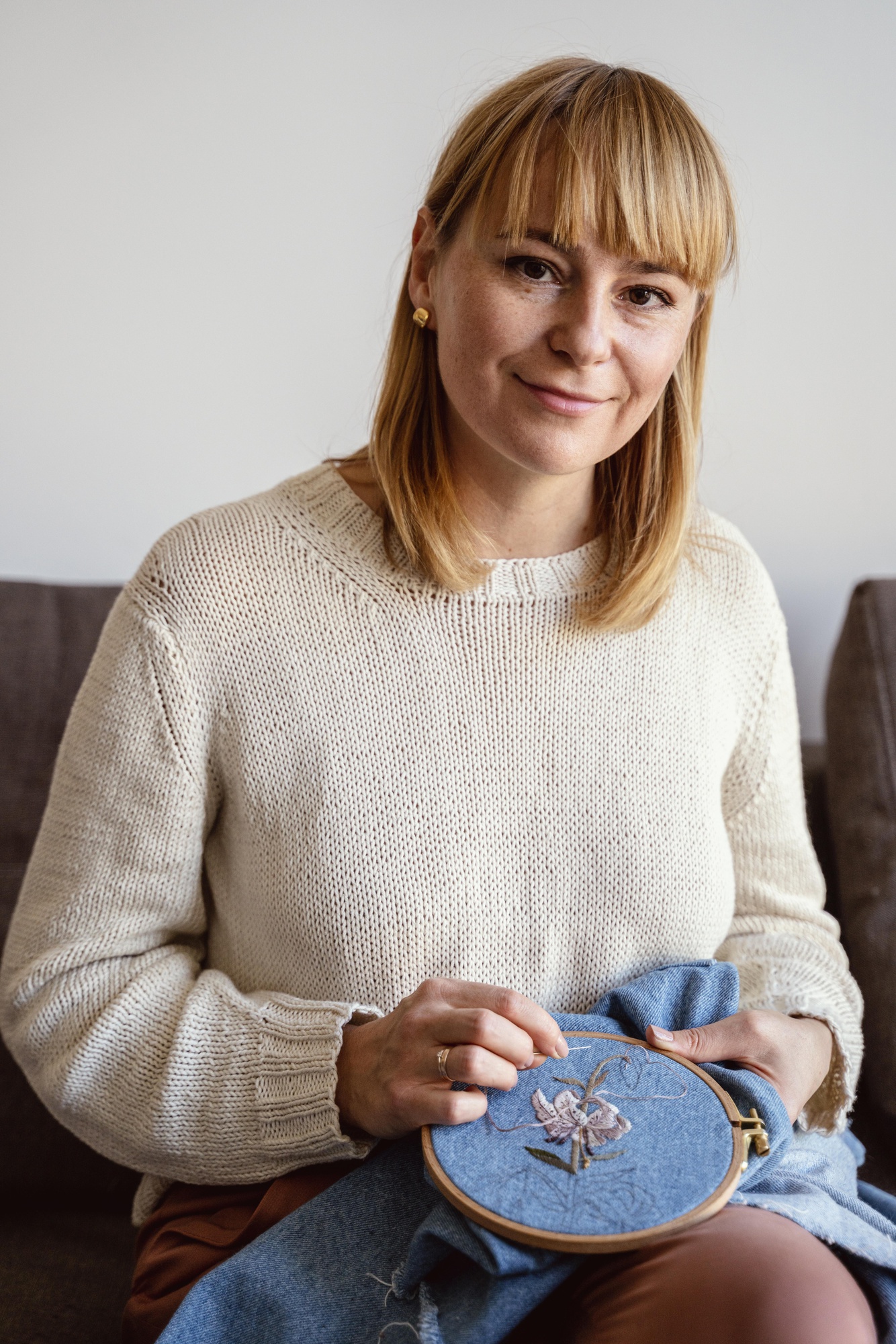 portret hafciarki przy tamborku